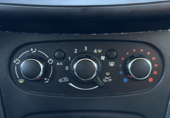 Подержанный автомобиль Renault Sandero 2020 года (20 фото)