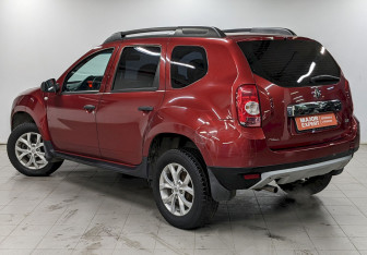 Подержанный автомобиль Renault Duster 2014 года (7 фото)