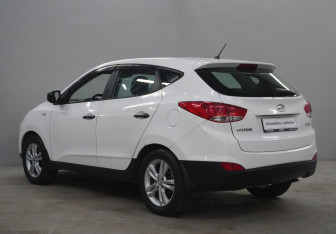 Подержанный автомобиль Hyundai ix35 2011 года (7 фото)