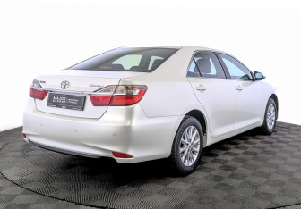 Подержанный автомобиль Toyota Camry Sedan 2015 года (5 фото)