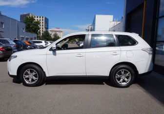 Подержанный автомобиль Mitsubishi Outlander 2013 года (8 фото)