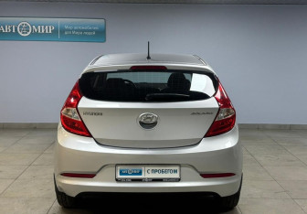 Подержанный автомобиль Hyundai Solaris Hatchback 2014 года (6 фото)