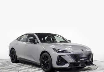 Подержанный автомобиль Changan UNI-V 2024 года (3 фото)