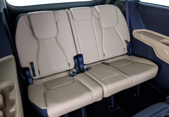 Подержанный автомобиль Kia Carnival 2022 года (27 фото)