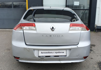 Подержанный автомобиль Renault Laguna Liftback 2008 года (6 фото)