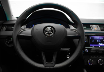 Подержанный автомобиль Skoda Octavia Liftback 2019 года (10 фото)