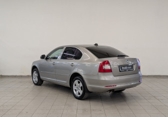 Подержанный автомобиль Skoda Octavia Wagon 2012 года (7 фото)