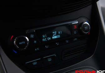 Подержанный автомобиль Ford Kuga 2014 года (16 фото)