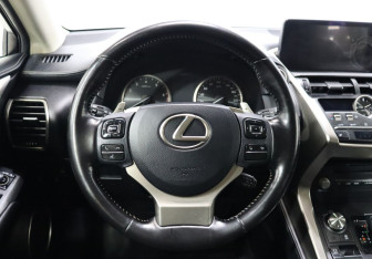 Подержанный автомобиль Lexus NX 2018 года (15 фото)