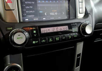 Подержанный автомобиль Toyota Land Cruiser Prado 2013 года (20 фото)