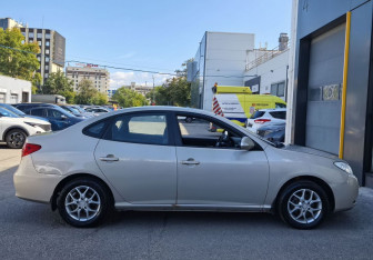 Подержанный автомобиль Hyundai Elantra Sedan 2010 года (4 фото)