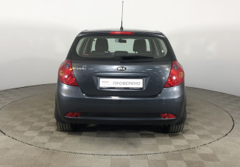 Подержанный автомобиль Kia Ceed Hatchback 2009 года (4 фото)