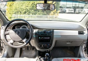 Подержанный автомобиль Chevrolet Lacetti Sedan 2012 года (10 фото)