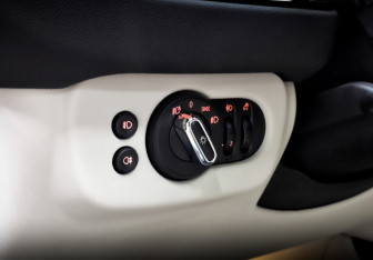 Подержанный автомобиль MINI Clubman Wagon 2021 года (28 фото)