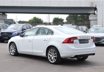 Подержанный автомобиль Volvo S60 2017 года (7 фото)