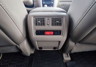 Подержанный автомобиль Nissan Pathfinder 2015 года (16 фото)