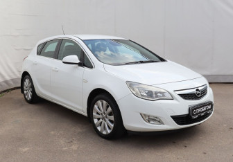 Подержанный автомобиль Opel Astra Hatchback 2011 года (3 фото)