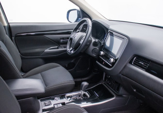 Подержанный автомобиль Mitsubishi Outlander 2021 года (9 фото)