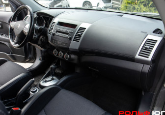 Подержанный автомобиль Citroen C-Crosser 2011 года (7 фото)