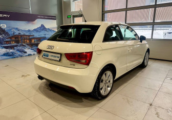Подержанный автомобиль Audi A1 2011 года (4 фото)