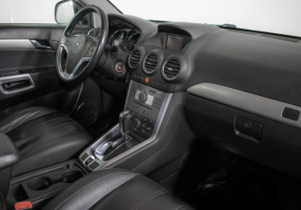 Подержанный автомобиль Opel Antara 2013 года (9 фото)