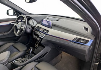Подержанный автомобиль BMW X1 2022 года (11 фото)