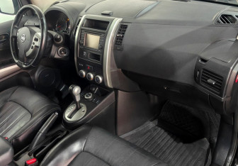 Подержанный автомобиль Nissan X-Trail 2013 года (10 фото)
