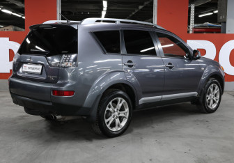 Подержанный автомобиль Mitsubishi Outlander 2008 года (5 фото)