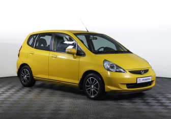 Подержанный автомобиль Honda Jazz 2006 года (3 фото)