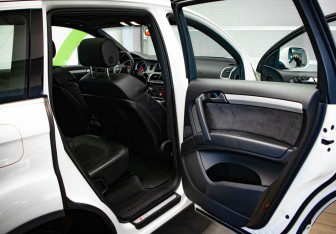 Подержанный автомобиль Audi Q7 2008 года (32 фото)