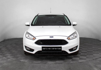 Подержанный автомобиль Ford Focus Hatchback 2015 года (2 фото)