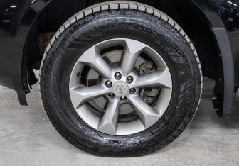 Подержанный автомобиль Nissan Pathfinder 2012 года (20 фото)