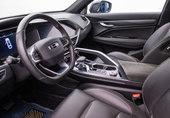 Подержанный автомобиль Geely Tugella 2023 года (10 фото)