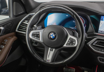 Подержанный автомобиль BMW X7 2021 года (14 фото)