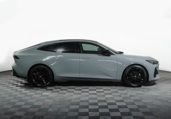 Подержанный автомобиль Changan UNI-V 2023 года (4 фото)