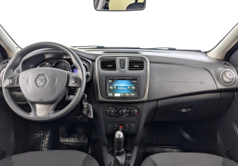 Подержанный автомобиль Renault Sandero 2014 года (14 фото)
