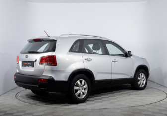 Подержанный автомобиль Kia Sorento 2011 года (5 фото)