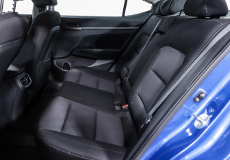 Подержанный автомобиль Hyundai Elantra Sedan 2017 года (11 фото)