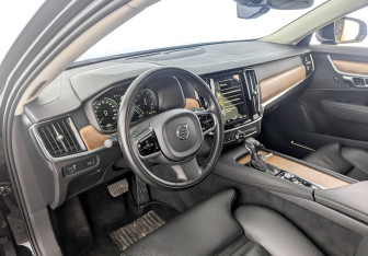 Подержанный автомобиль Volvo S90 2020 года (16 фото)