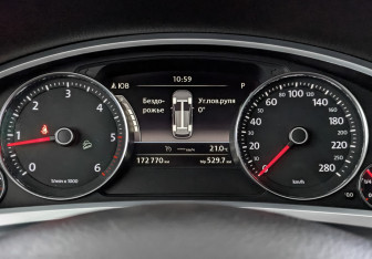 Подержанный автомобиль Volkswagen Touareg 2013 года (16 фото)