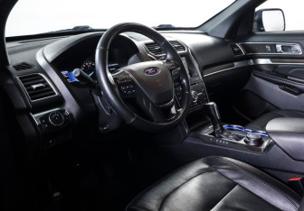 Подержанный автомобиль Ford Explorer 2017 года (19 фото)