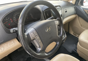 Подержанный автомобиль Hyundai H-1 2019 года (14 фото)