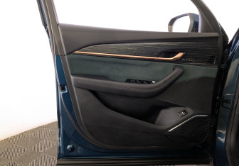 Подержанный автомобиль Geely Monjaro 2024 года (19 фото)