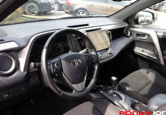 Подержанный автомобиль Toyota RAV4 2019 года (10 фото)