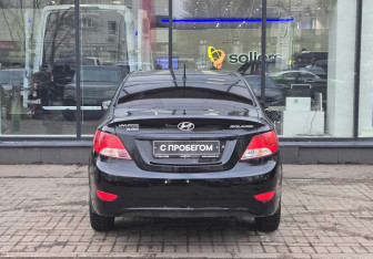 Подержанный автомобиль Hyundai Solaris Sedan 2012 года (7 фото)