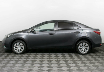 Подержанный автомобиль Toyota Corolla Sedan 2013 года (3 фото)