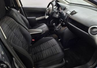 Подержанный автомобиль Mazda 2 Hatchback 2008 года (10 фото)