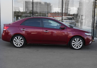 Подержанный автомобиль Kia Cerato Sedan 2011 года (7 фото)