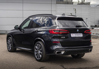 Подержанный автомобиль BMW X5 2019 года (7 фото)