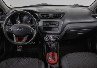 Подержанный автомобиль Kia Rio Hatchback 2012 года (13 фото)